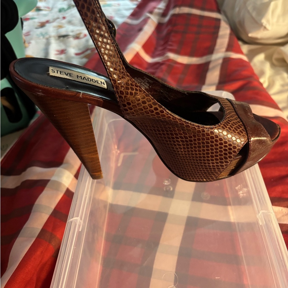 Steve Madden Chocolate Textured Heels
